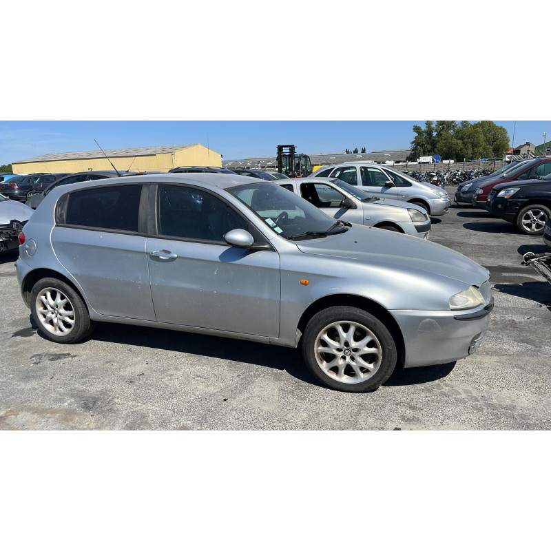 Feu arriere secondaire droit (feux) ALFA ROMEO 147 Photo n°7