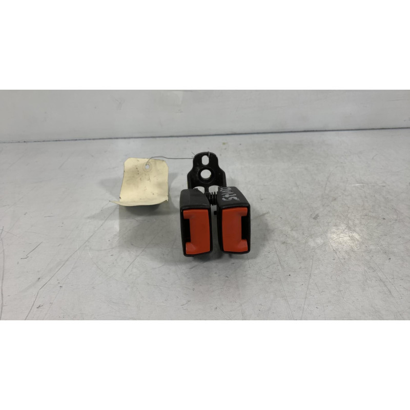 Attache ceinture arriere droit FORD KUGA 1 Photo n°2
