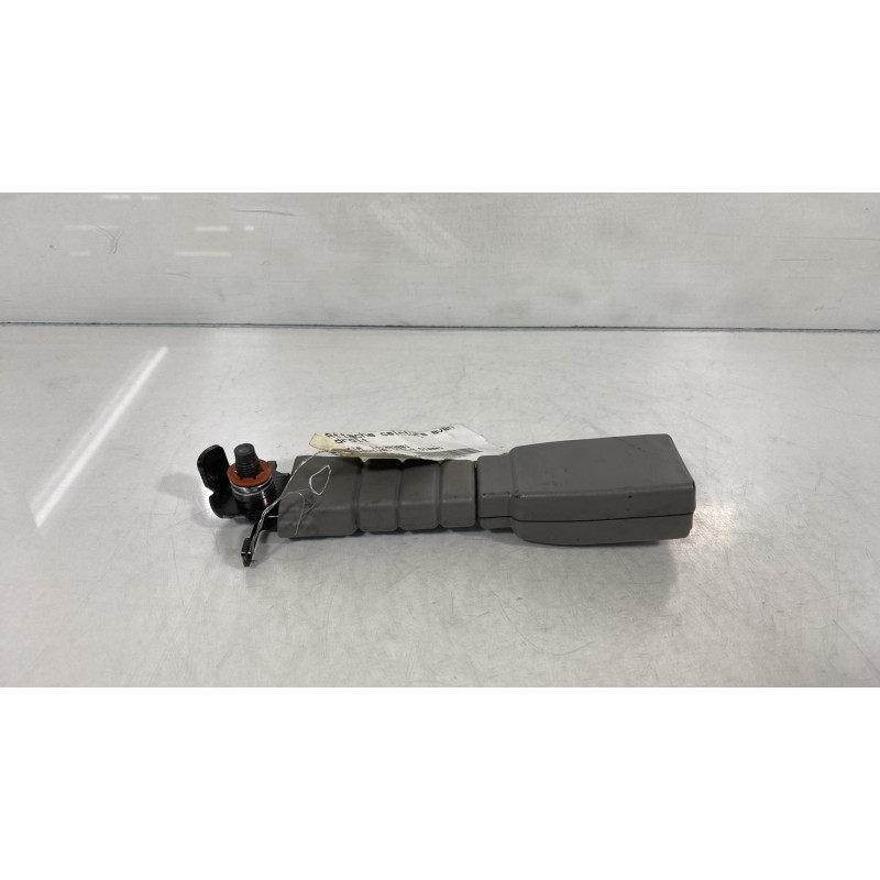 Attache ceinture avant droit KIA CARNIVAL 2 Photo n°2