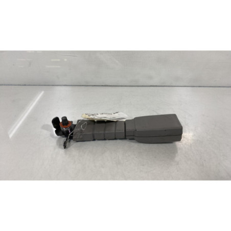 Attache ceinture avant droit KIA CARNIVAL 2