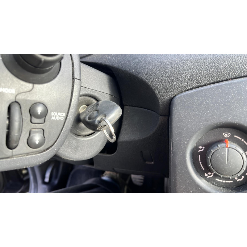 Poignee interieur avant droit RENAULT CLIO 3 Photo n°11