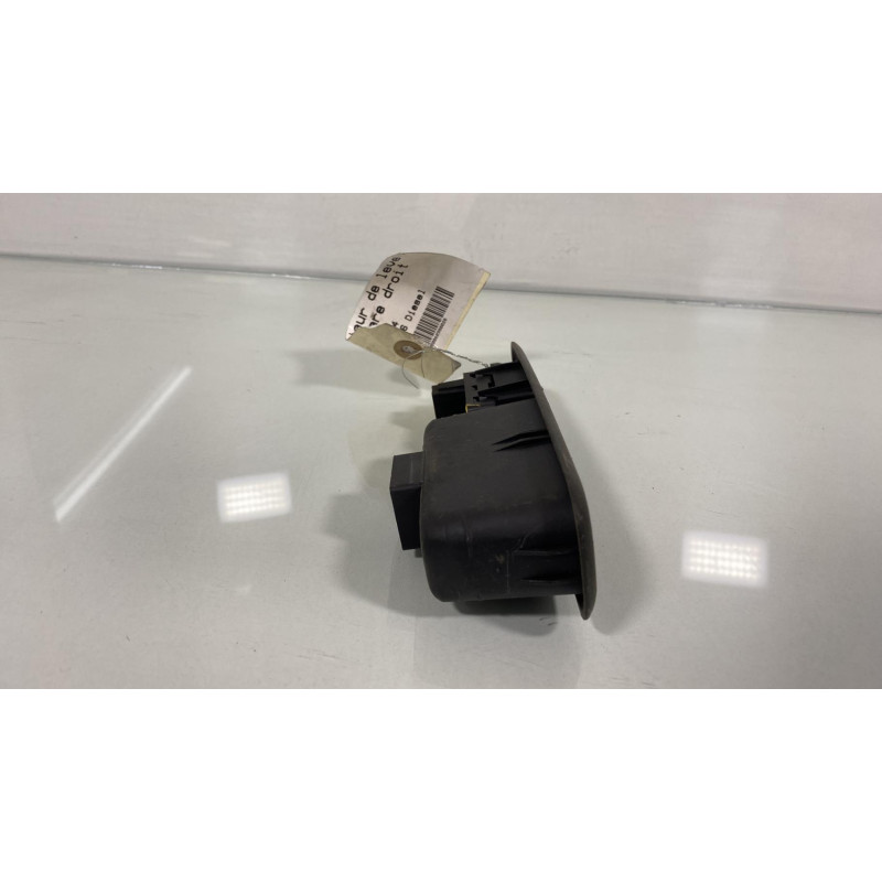 Interrupteur de leve vitre arriere droit PEUGEOT 3008 1 Photo n°3