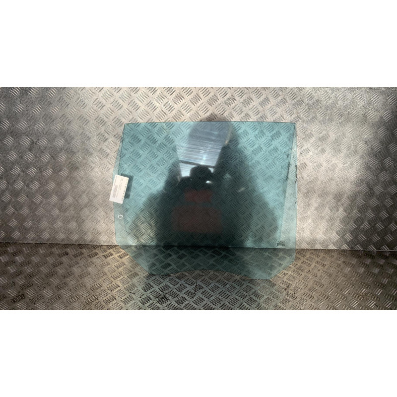 Vitre arriere droit FORD C-MAX 1 Photo n°1