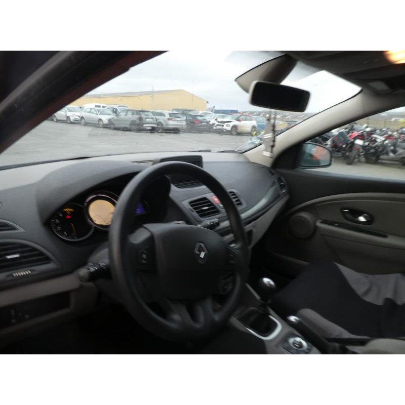 Vitre arriere gauche RENAULT MEGANE 3 Photo n°8