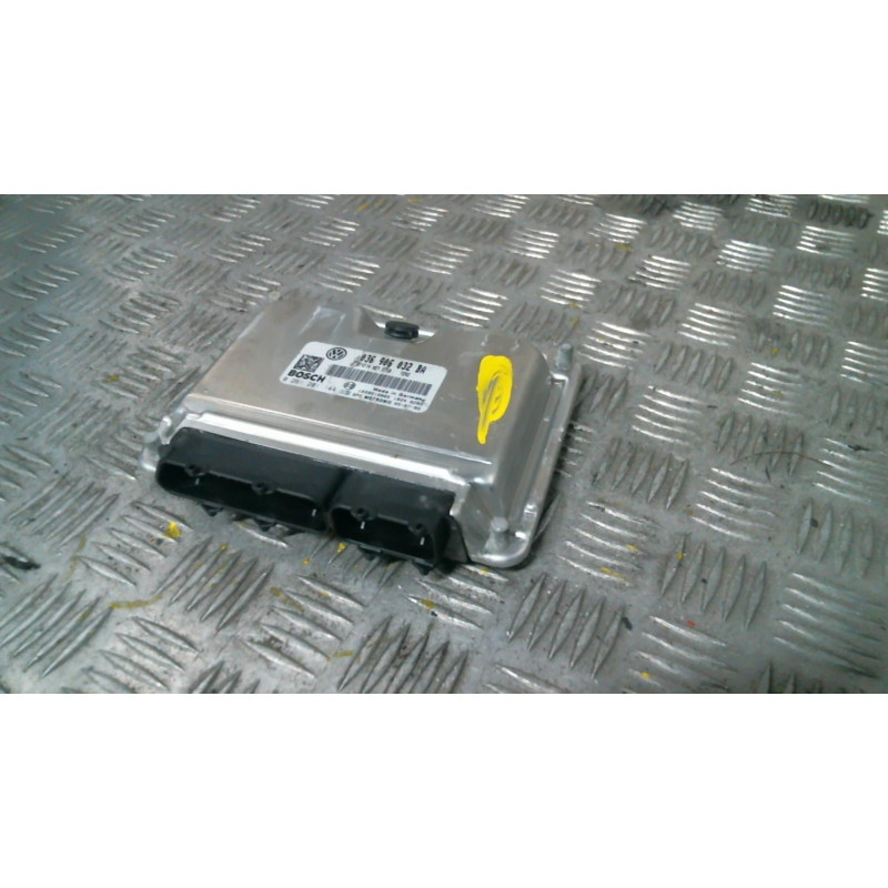 Calculateur moteur VOLKSWAGEN GOLF 5 Photo n°1