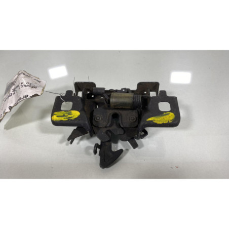 Fermeture de capot RENAULT CLIO 4