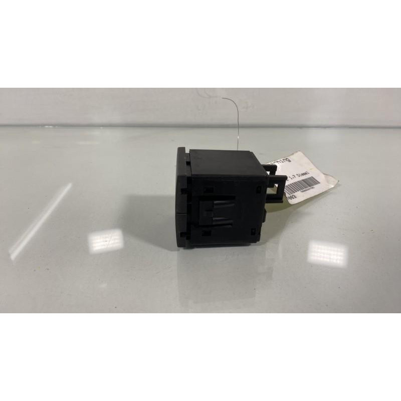 Bouton de warning OPEL MERIVA A Photo n°2