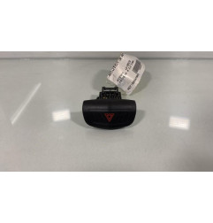 Bouton de warning NISSAN PRIMERA 4