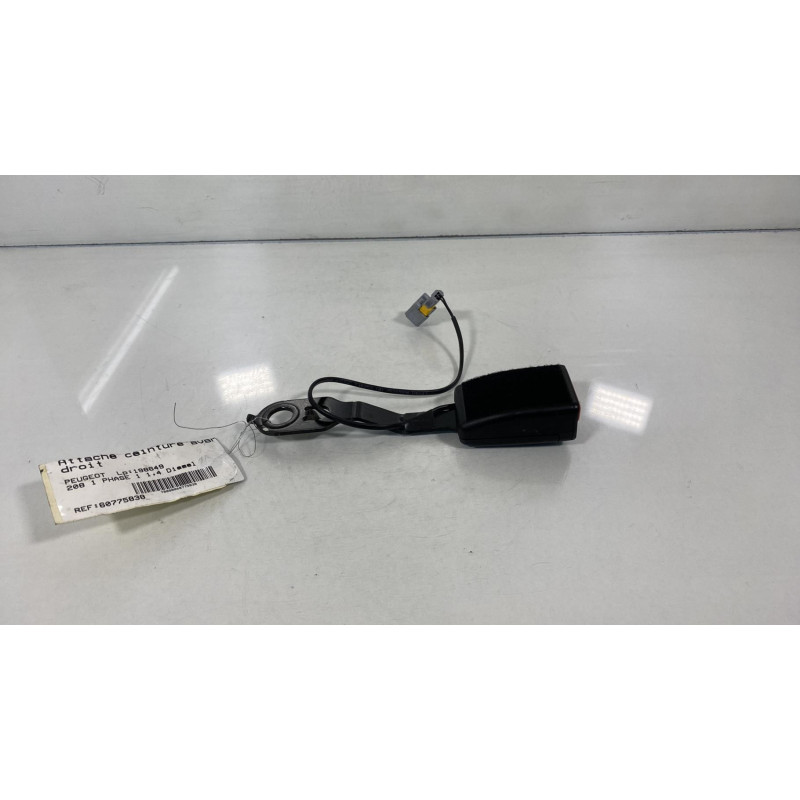 Attache ceinture avant droit PEUGEOT 208 1 Photo n°1