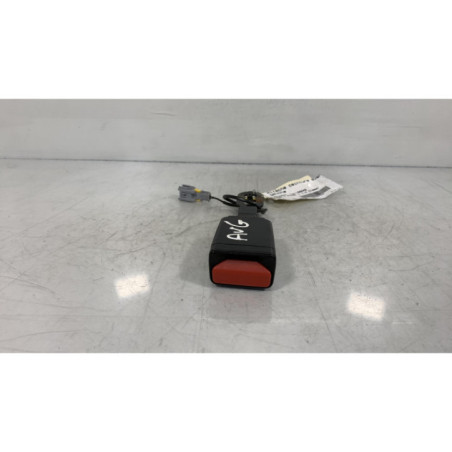 Attache ceinture avant gauche PEUGEOT 208 1