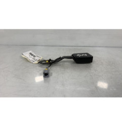 Attache ceinture avant gauche PEUGEOT 208 1