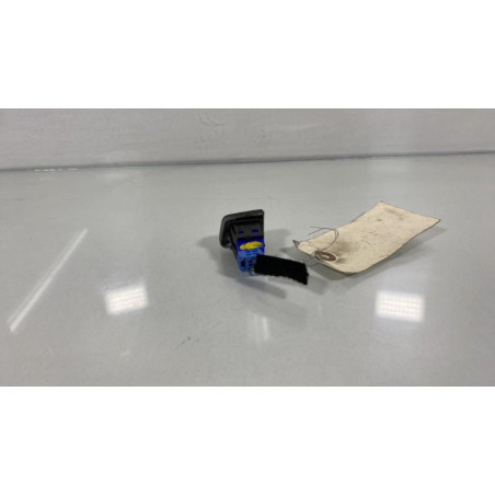 Bouton de warning PEUGEOT 208 1