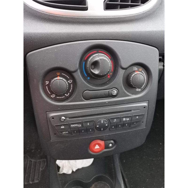 Feu arriere principal gauche (feux) RENAULT CLIO 3 Photo n°9