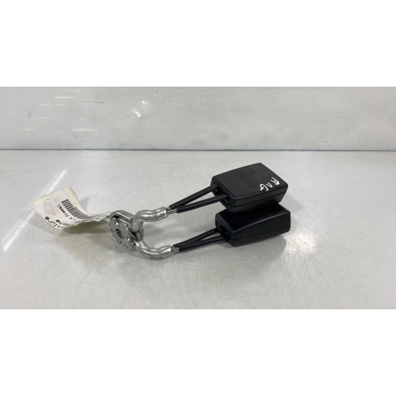 Attache ceinture arriere gauche SEAT IBIZA 4 Photo n°1
