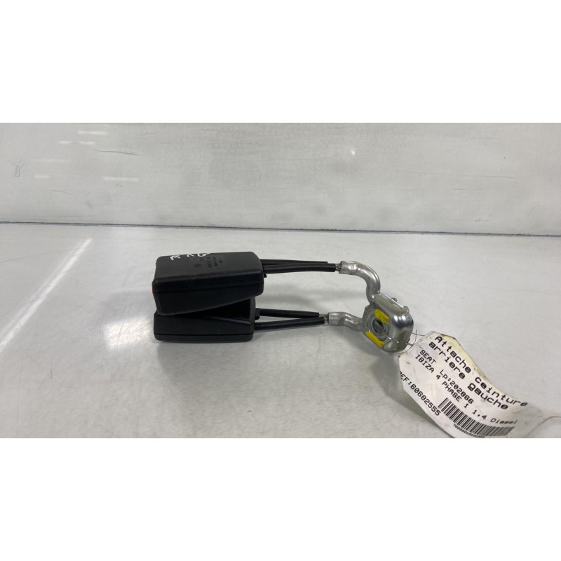 Attache ceinture arriere gauche SEAT IBIZA 4 Photo n°3