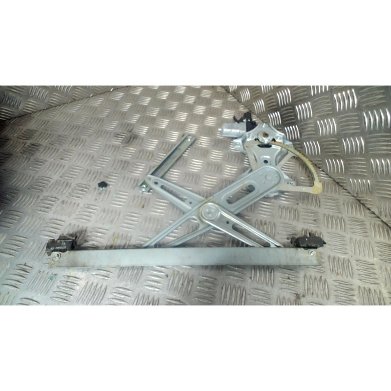 Leve vitre electrique avant gauche TOYOTA YARIS 2 Photo n°1