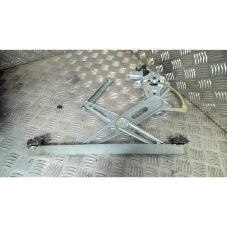 Leve vitre electrique avant gauche TOYOTA YARIS 2 Photo n°1