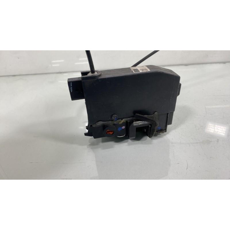 Serrure arriere droit PEUGEOT 308 2 SW Photo n°3