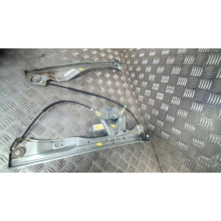Leve vitre electrique avant gauche RENAULT CLIO 3 Photo n°1