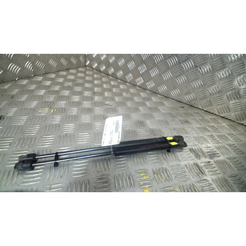 Verin de coffre KIA PICANTO 2 Photo n°1