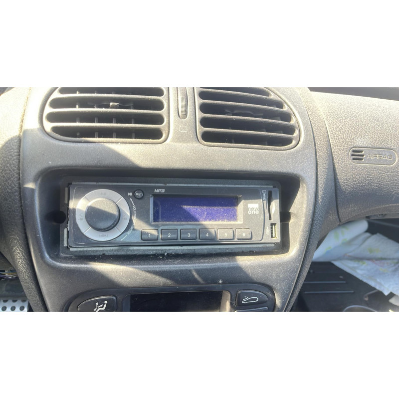 Attache ceinture avant droit PEUGEOT 206 Photo n°5