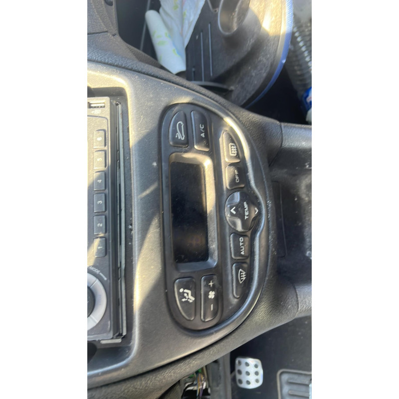 Attache ceinture avant droit PEUGEOT 206 Photo n°6