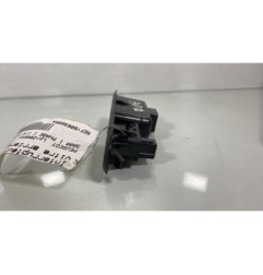 Interrupteur de leve vitre arriere droit PEUGEOT 3008 1