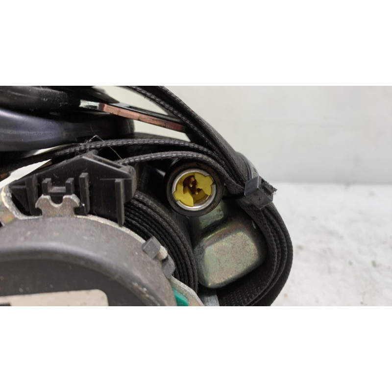 Pretensionneur de ceinture avant droit MERCEDES CLASSE B 245 Photo n°2