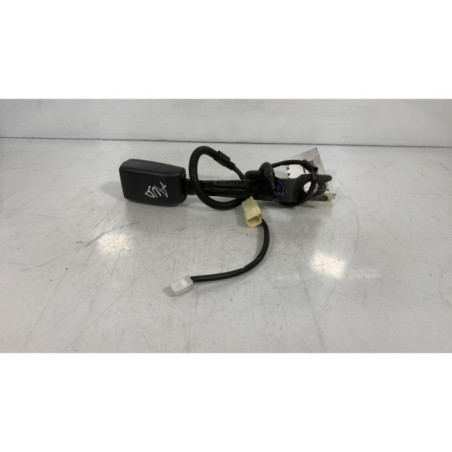 Attache ceinture avant droit TOYOTA YARIS 2 Photo n°1