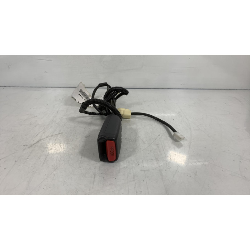 Attache ceinture avant droit TOYOTA YARIS 2 Photo n°3