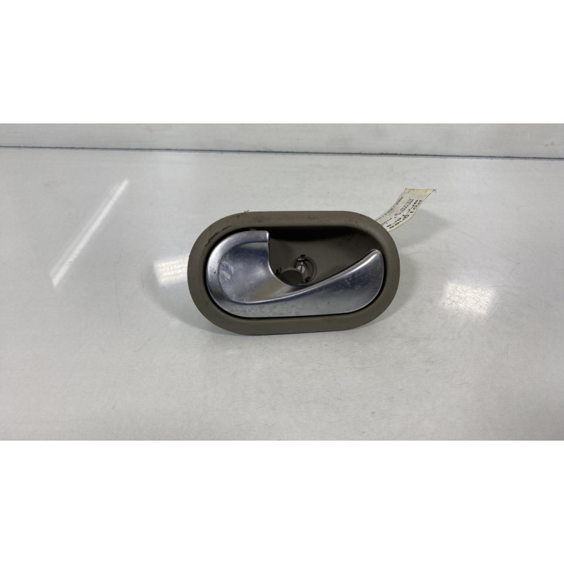 Poignee interieur arriere gauche RENAULT CLIO 3 Photo n°1