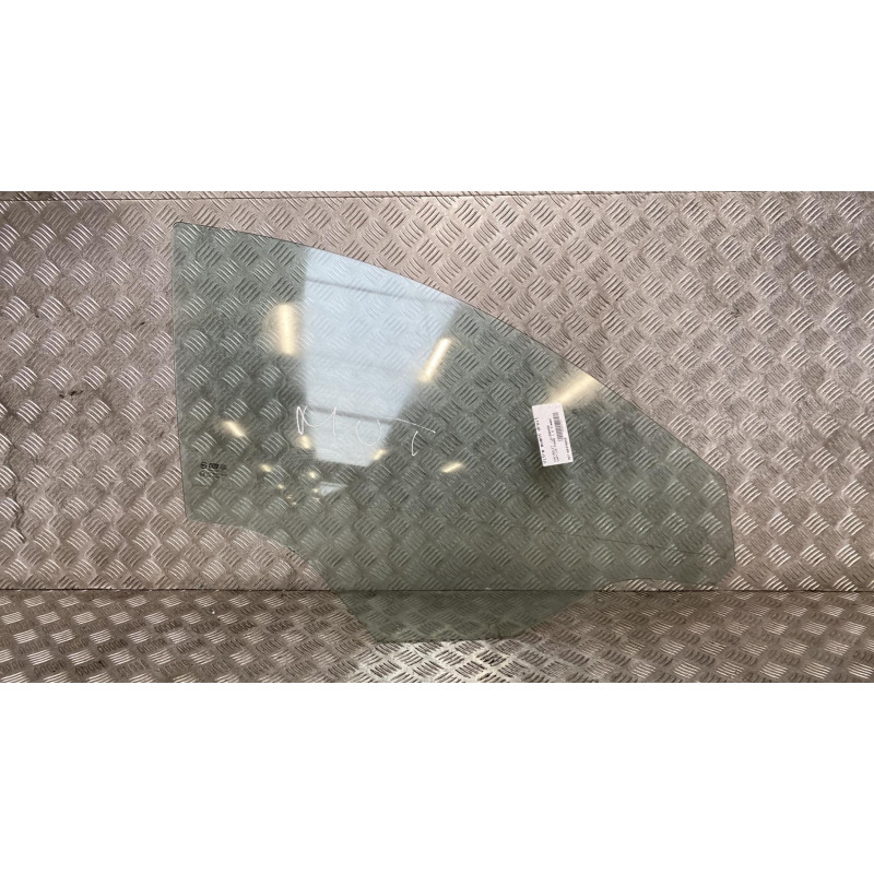 Vitre avant droit CHEVROLET CAPTIVA Photo n°1