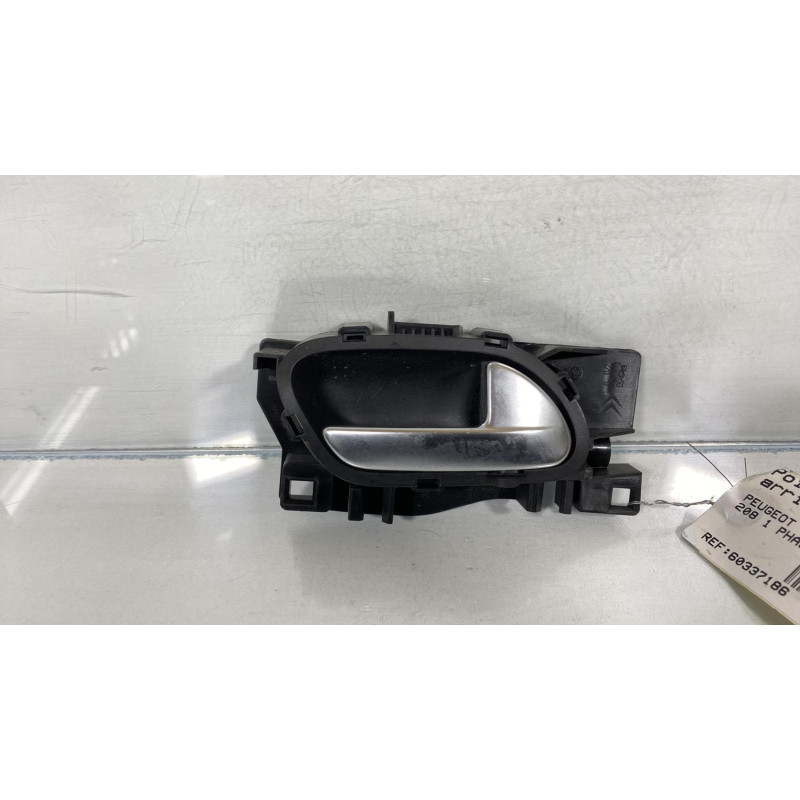 Poignee interieur arriere droit PEUGEOT 208 1 Photo n°2