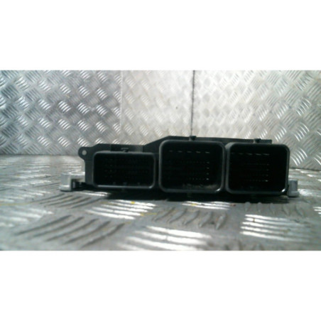 Calculateur moteur PEUGEOT 208 1