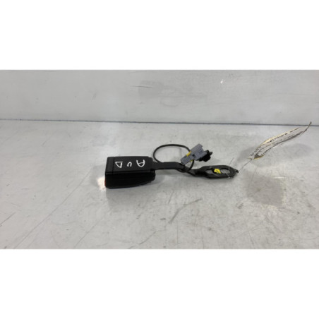 Attache ceinture avant droit PEUGEOT 208 1