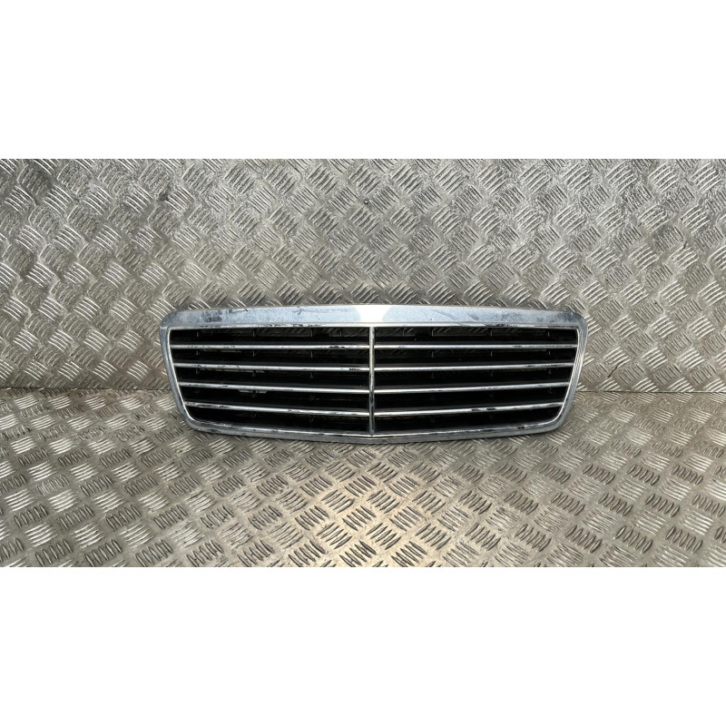 Calandre MERCEDES CLASSE CLK 208 Photo n°2