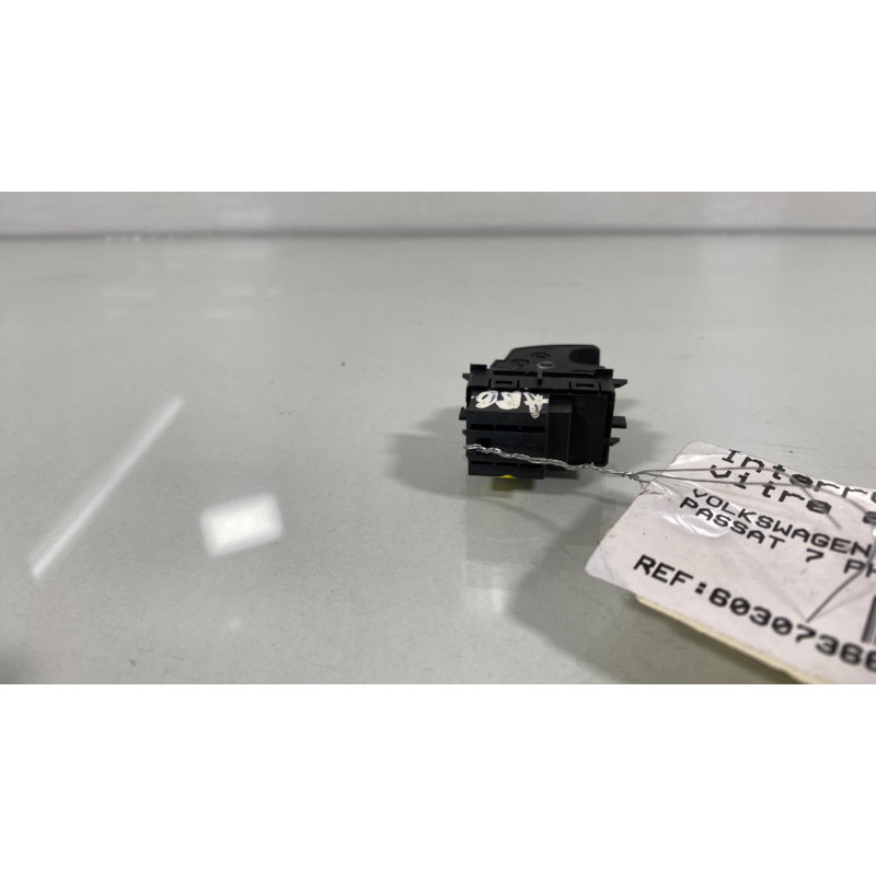 Interrupteur de leve vitre arriere gauche VOLKSWAGEN PASSAT 7 Photo n°3
