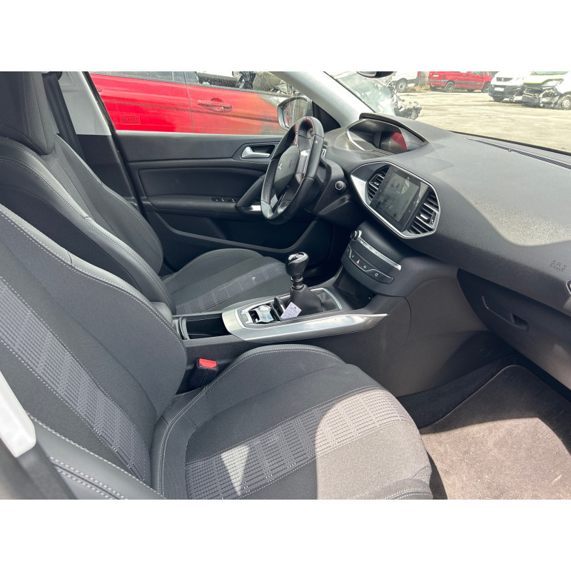 PEUGEOT 308 2 SW PHASE 2 BREAK 1.5 BLUE HDI - 16V TURBO Photo n°8