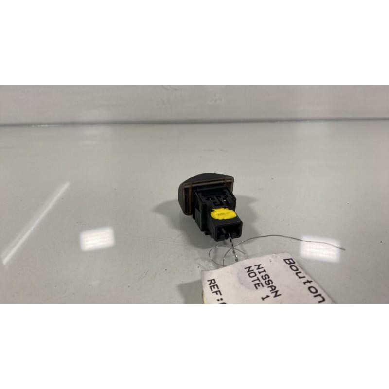 Bouton de warning NISSAN NOTE 1 Photo n°2