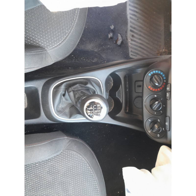 OPEL CORSA E 1.4i - 16V TURBO Photo n°6