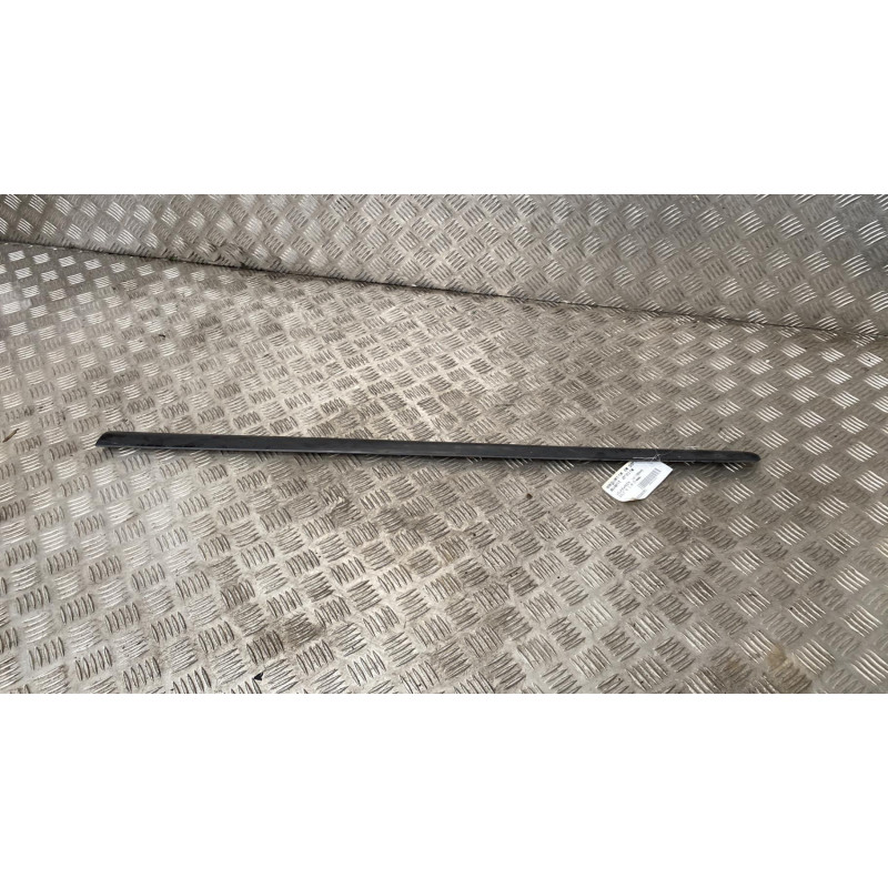 Baguette de porte avant droite VOLKSWAGEN GOLF 5 Photo n°1