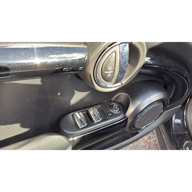 MINI MINI 3 F57 PHASE 1 CABRIOLET 2.0i - 16V TURBO JOHN COOPER WORKS Photo n°18