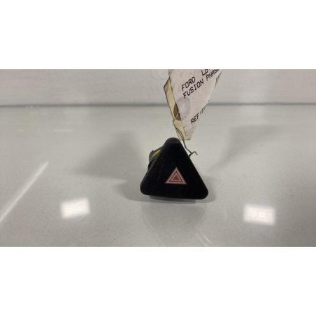Bouton de warning FORD FUSION Photo n°1