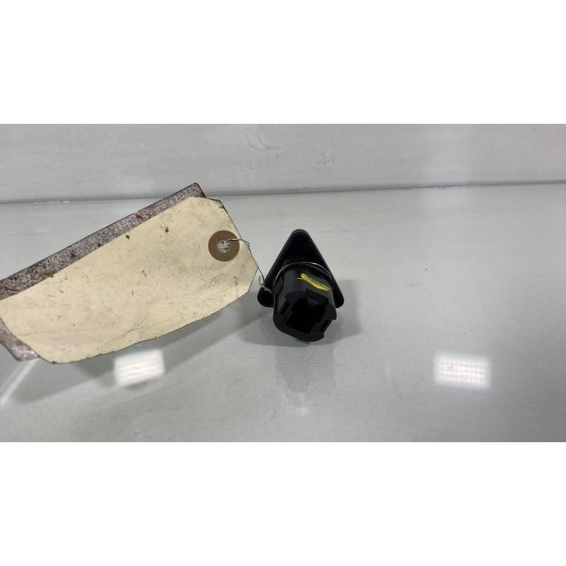 Bouton de warning FORD FUSION Photo n°2