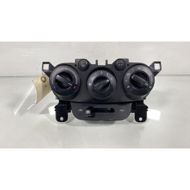 Commande chauffage MAZDA 2 2 Photo n°3