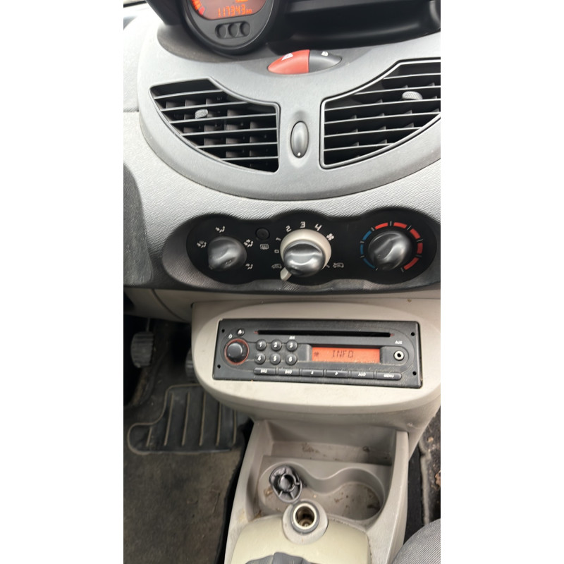RENAULT TWINGO 2 PHASE 1 1.2i - 16V Photo n°9
