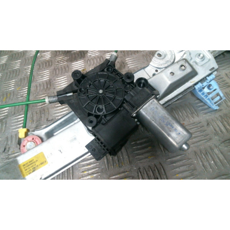 Leve vitre electrique avant gauche OPEL CORSA D Photo n°1