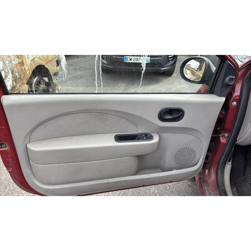 RENAULT TWINGO 2 PHASE 1 1.2i - 16V Photo n°20