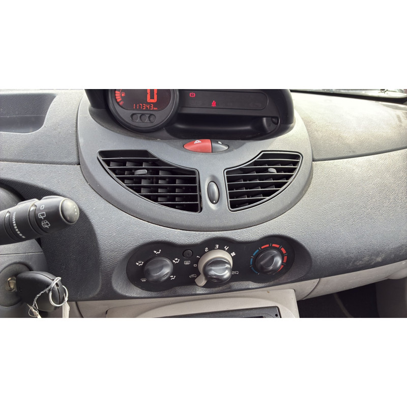 RENAULT TWINGO 2 PHASE 1 1.2i - 16V Photo n°28