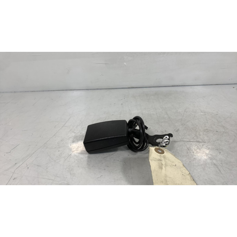 Attache ceinture avant droit VOLKSWAGEN UP Photo n°1